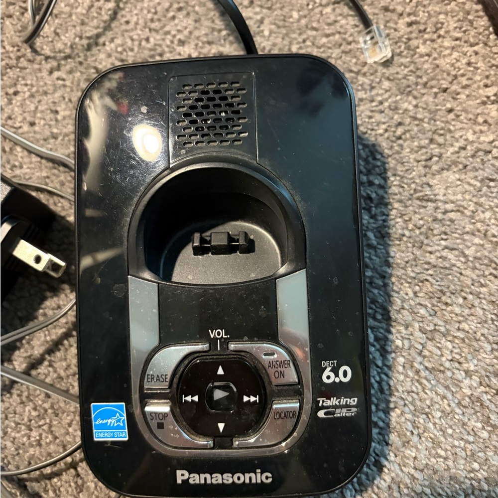 Panasonic Black Cordless Phone Set with Base and 3 remote u it’s - Chargers incl - Picture 7 of 12